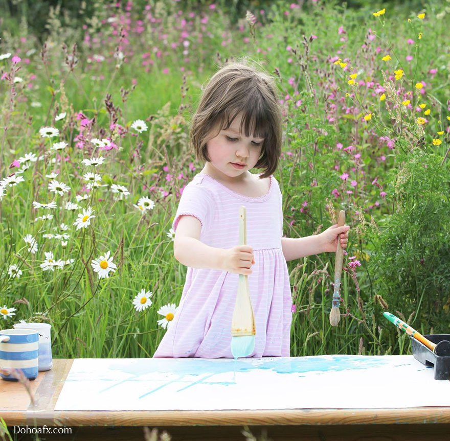 Bé gái 5 tuổi bị bệnh tự kỷ vẽ tranh đẹp